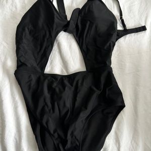 One piece swim